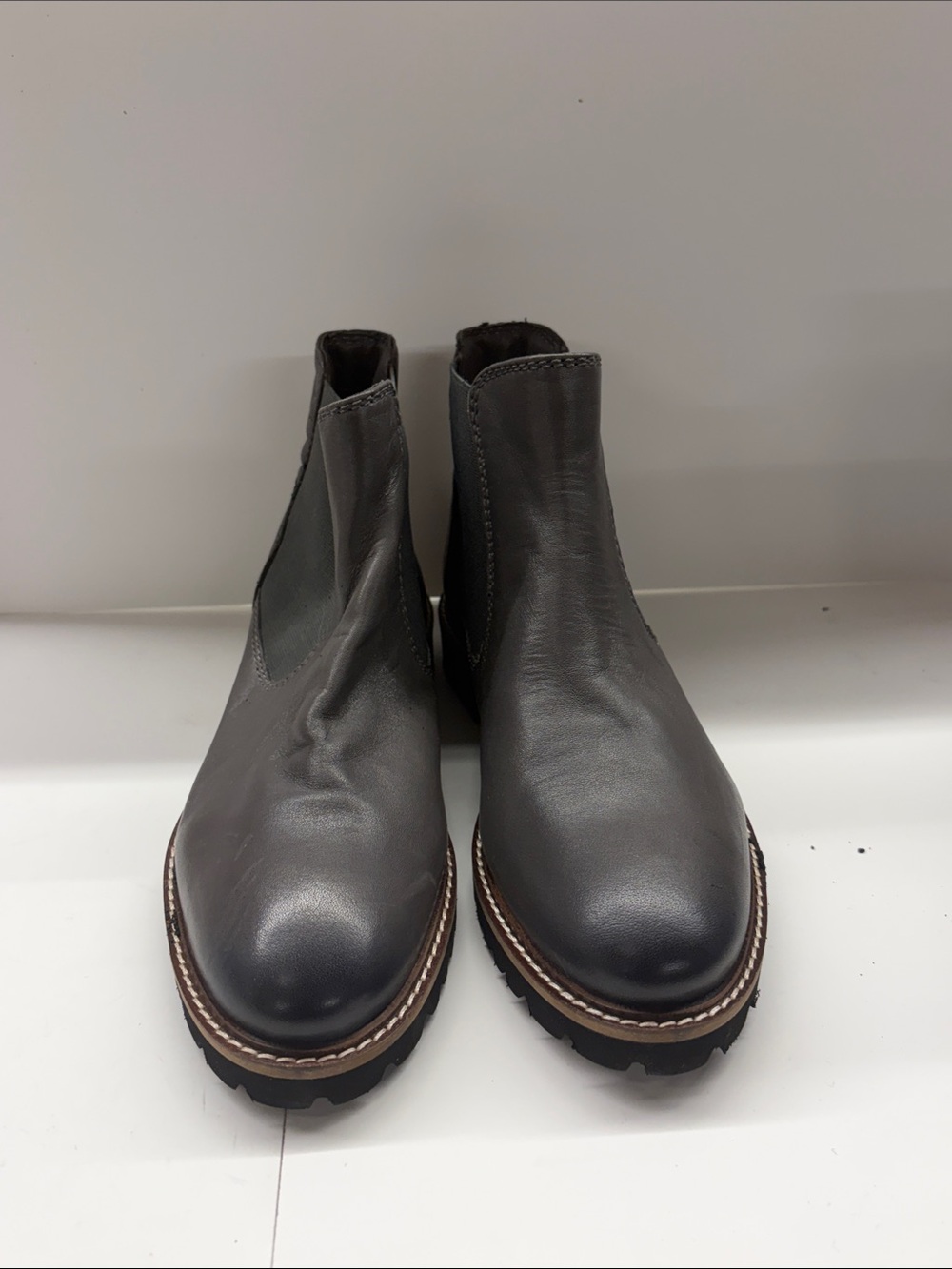 NEW Softwalk Women’s Leather Indy Chelsea Boots 9.5